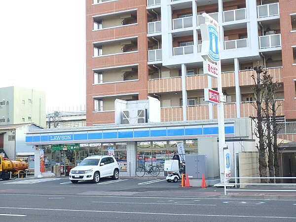 ローソン横浜磯子東町店　1100m　ちょっとしたお買い物や支払い、宅急便の発送などに便利なコンビニエンスストア。近くにあると助かります。