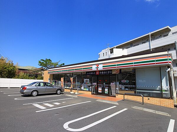 セブン-イレブン 横浜日野店　210m　近くにあるとちょっとした買い物にも便利ですね。