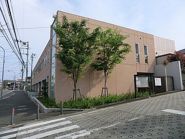 オハナ上永谷保育園　600m　四季を感じ、五感を育てて遊べる広い園庭があり、のびのび過ごせます。 