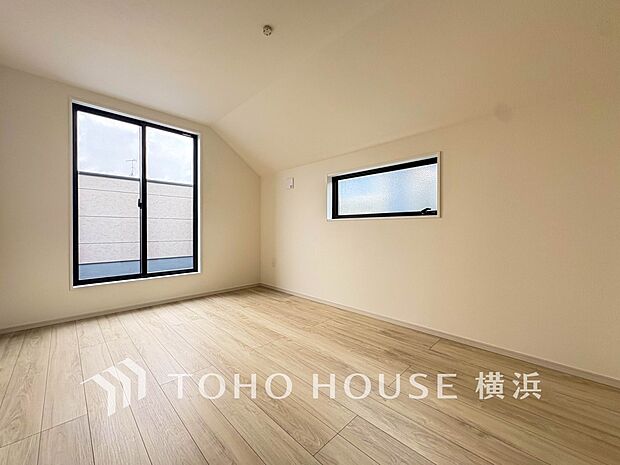 心地よい光と風があふれています。プライベートな自分時間を快適に過ごせるお部屋。