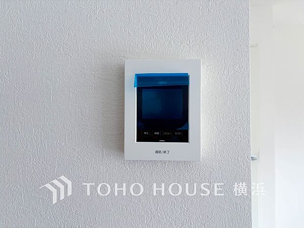 誰が来てもわかる様にモニター付きインターホンを設置。快適と安らぎを合わせた優しい設計。