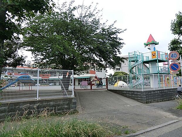 こばやし幼稚園 1800m 「明るく、正しく、すこやかに」をモットーにめぐまれた環境の中で、個性を大切にした保育を行います。
