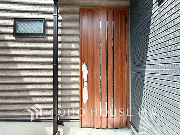 帰宅されるご家族や訪れる方を優しく迎え、安らぎに満ちた生活空間を予感させてくれます。