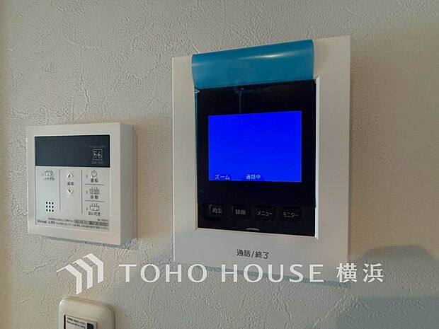 誰が来てもわかる様にモニター付きインターホンを設置。快適と安らぎを合わせた優しい設計。