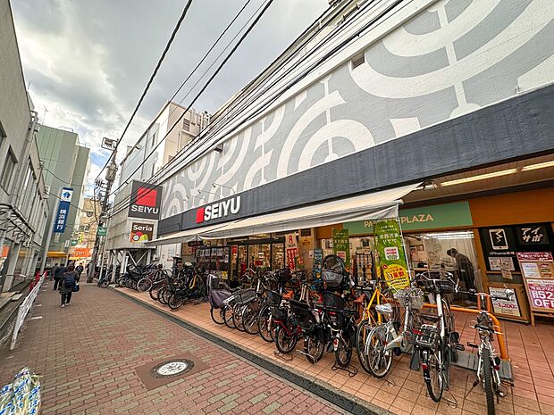 西友 鶴ヶ峰店 1100m 24時間営業が嬉しい、心強いスーパー。お手ごろ価格で品揃えも豊富です。