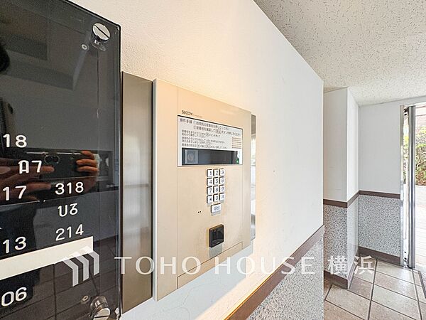 防犯が気になる方におすすめのオートロック付き、お子様がいらっしゃるご家庭にも安心の設備です。