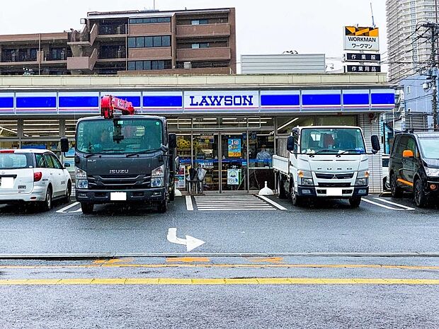 ローソン横浜新子安店　850m　お手軽に食べれる食品や日用品雑貨などを扱う便利なコンビニ。 
