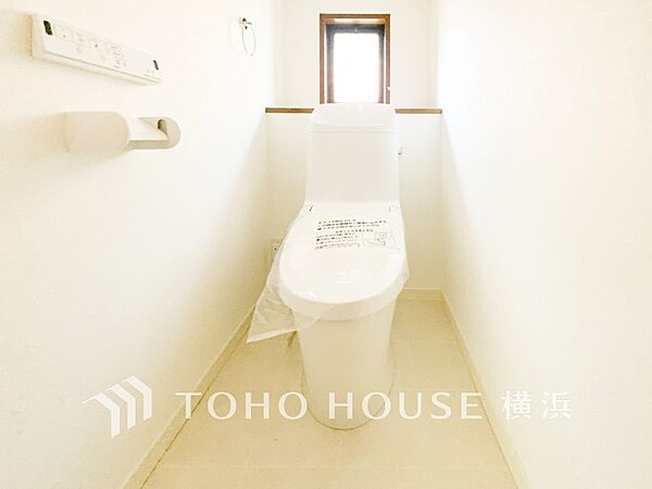 清潔感溢れるトイレ。落ち着いた空間で安らぎのひとときをお過ごしいただけます。