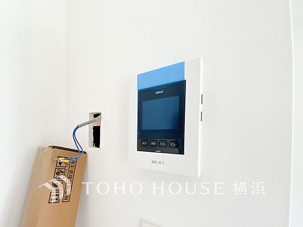 誰が来てもわかる様にモニター付きインターホンを設置。快適と安らぎを合わせた優しい設計。