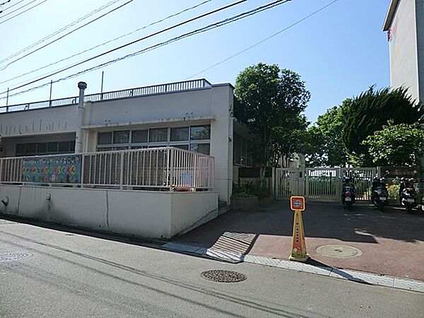 野川南台保育園　300m　周りには樹木や自然が多く子供達は四季の移り変わりを自然に感じ取ることができます。