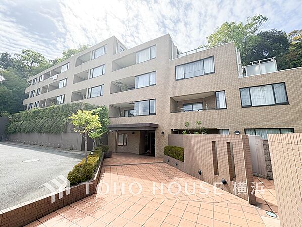 子育て環境、生活利便に優れた住環境に立地し、ゆとりある生活が送れます。