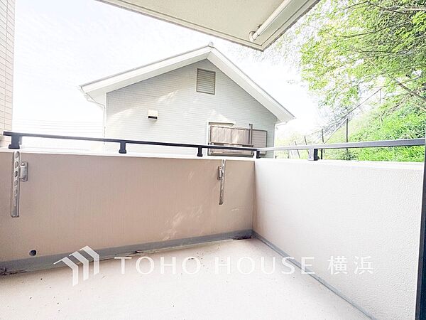心地よい陽射しや暖かな風を楽しむことが出来るバルコニー。