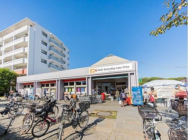 オーケー本牧店　650m　8時半～21時営業。食料品を中心に豊富な品揃えで、お値打ち価格のお買い物ができます。