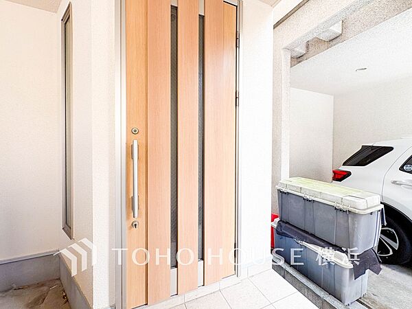 お住まいの顔となる玄関。住まう方のプライドを満たすクオリティを備えています。