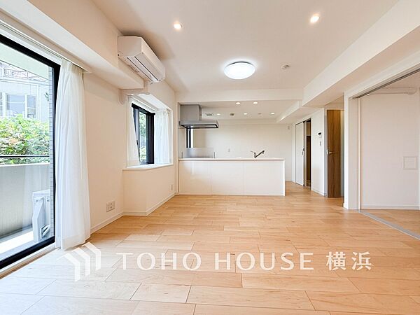 和やかで洗練された空間の演出。寛ぎとコミュニケーションを育む居心地のよい場所。