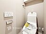 トイレ：清潔感溢れるトイレ。落ち着いた空間で安らぎのひとときをお過ごしいただけます。