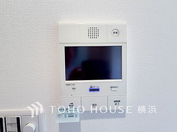 誰が来てもわかる様にモニター付きインターホンを設置。快適と安らぎを合わせた優しい設計。