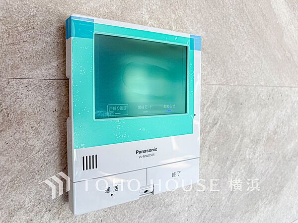 誰が来てもわかる様にモニター付きインターホンを設置。快適と安らぎを合わせた優しい設計。