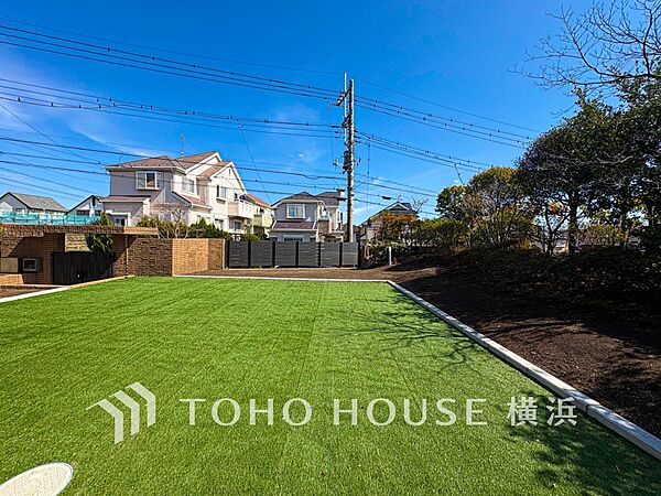 ガーデニングで色とりどりの草花を綺麗に飾ればより一層華やかな空間になります。