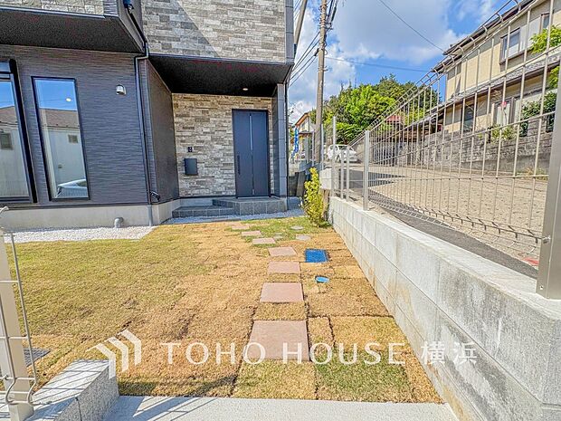 お住まいの顔となる玄関。住まう方のプライドを満たすクオリティを備えています。 