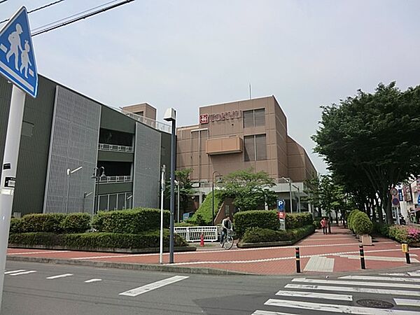 東急ストア 中央林間店　1700m　食卓を飾る新鮮な食料品が毎日揃います。家族の笑顔を思い浮かべながらお買い物も楽しいです。