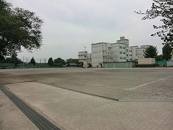 大和市立南林間小学校　450m　徒歩6分。小学校が近いのは子育てファミリーにもおすすめのポイント。
