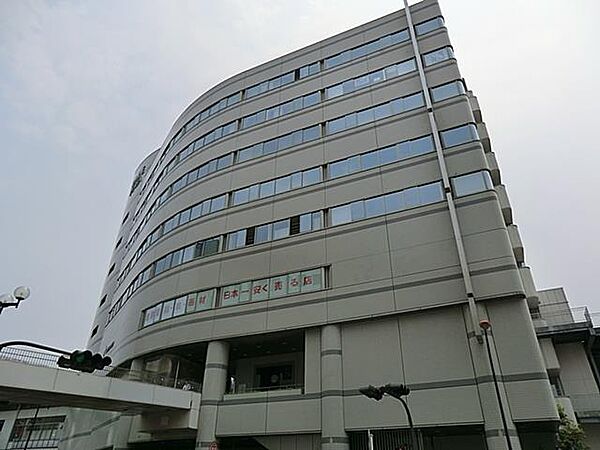 ルミネ藤沢　1700m　食料品・衣料品・雑貨などの店舗のほか、クリニックも入店しています。