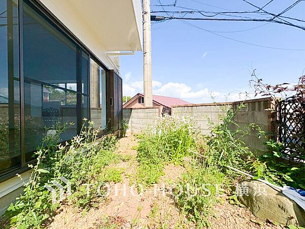 ガーデニングで色とりどりの草花を綺麗に飾ればより一層華やかな空間になります。