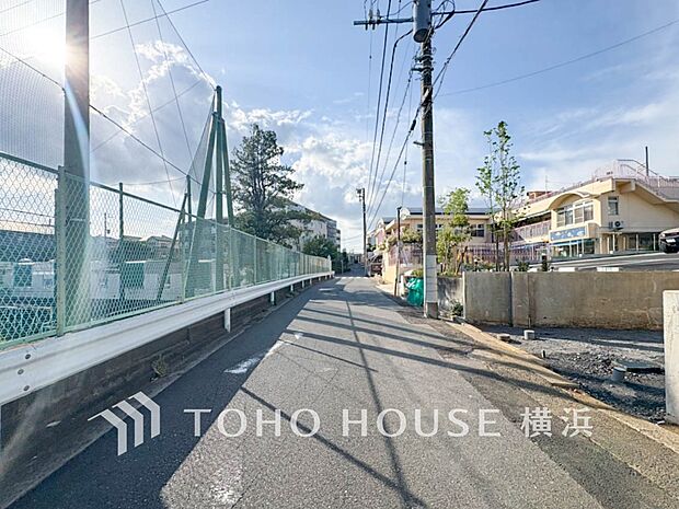 生活利便に優れた住環境に立地し、ゆとりある生活が送れます。