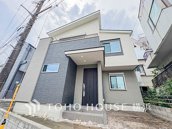お住まいの顔となる玄関。住まう方のプライドを満たすクオリティを備えています。