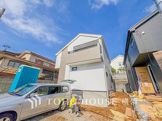 良質な環境に暮らす永住の邸がここに誕生します。（2026年4月撮影）