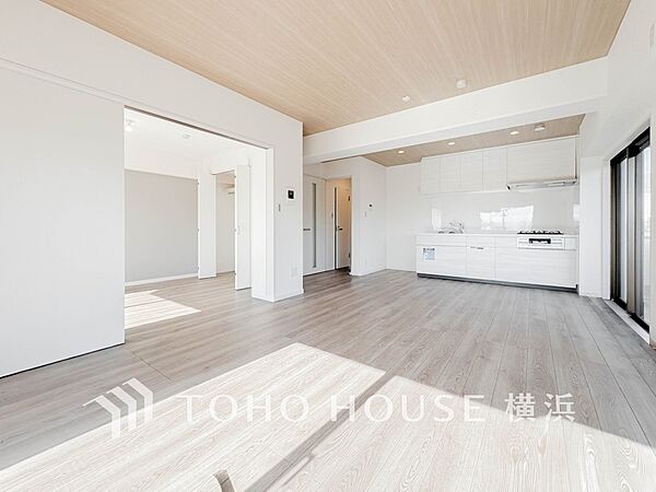 家族と過ごす時間を大切にしたい方にぴったりの明るくゆとりある住空間です。