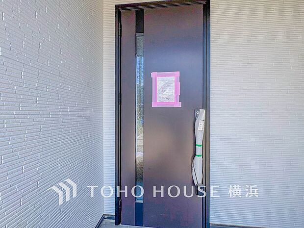 お住まいの顔となる玄関。住まう方のプライドを満たすクオリティを備えています。 