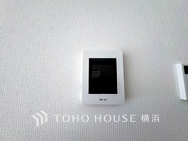 誰が来てもわかる様にモニター付きインターホンを設置。快適と安らぎを合わせた優しい設計。 