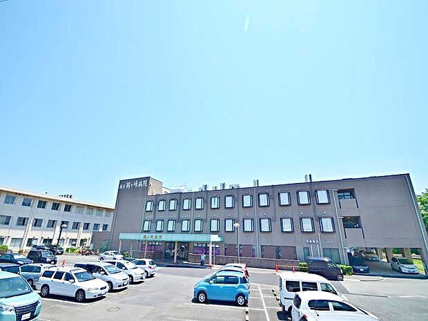 横浜鶴ケ峰病院　900m　人間ドッグ施設や、婦人科のマンモグラフィ検査もできる診療科目も多い大きな総合病院です。 