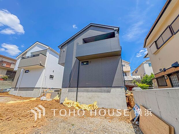良質な環境に暮らす永住の邸がここに誕生します。（2026年4月撮影）