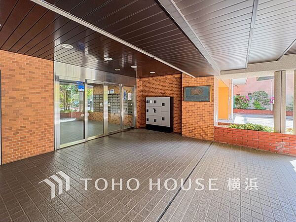 普段留守がちなご家族にも安心な宅配ボックスを完備。再配達を頼む手間を省ける嬉しい設備です。
