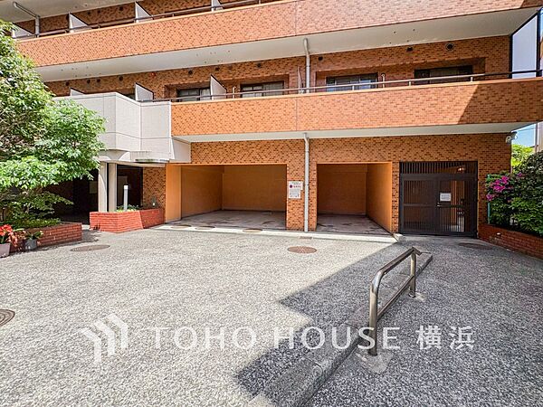 敷地内駐車場（空き状況はお問い合わせください）。