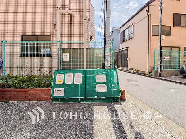 共同ごみ置き場。管理体制の行き届いた共同ごみ置き場はいつもきれいにされています。