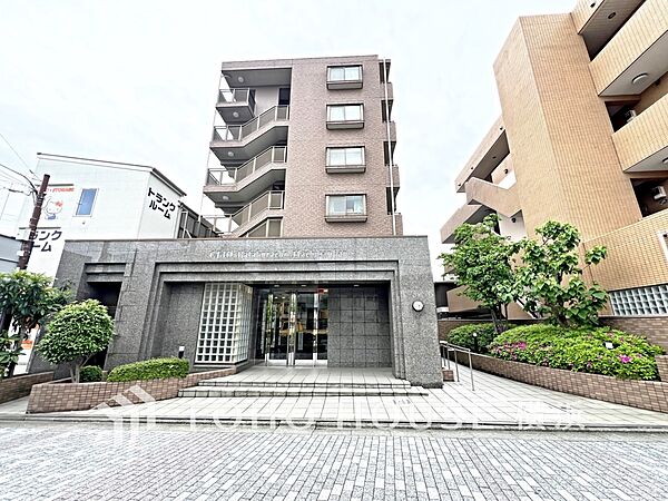 帰宅されるご家族や訪れる方を優しく迎え、安らぎに満ちた生活空間を予感させてくれます。