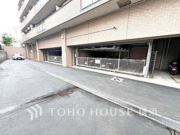敷地内駐車場（空き状況はお問い合わせください）。