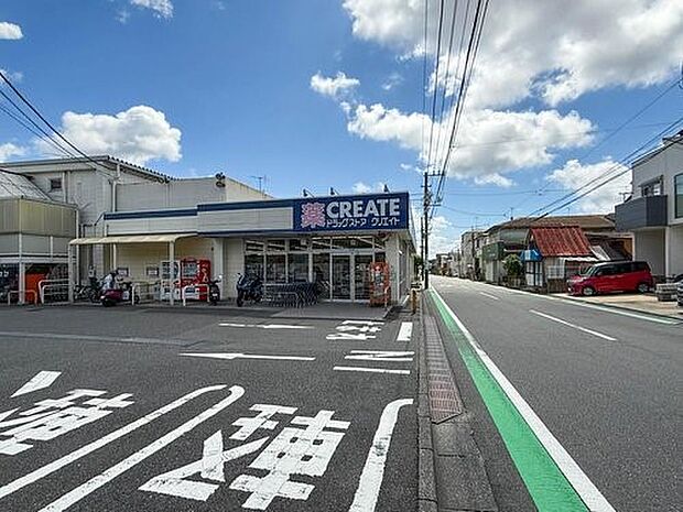 クリエイトエス・ディー戸塚平戸店 1000m お薬や日用品、冷蔵食品・冷凍食品・野菜・精肉・酒などをお手ごろ価格で取り揃える頼もしいお店。