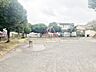 周辺：境木第三公園　500m　滑り台やブランコ、砂場、鉄棒、健康遊具があります。春には鮮やかなお花が咲き誇ります。 