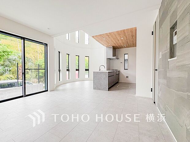 集いの場、憩いの場としての快適性を求めたやすらぎの空間です。