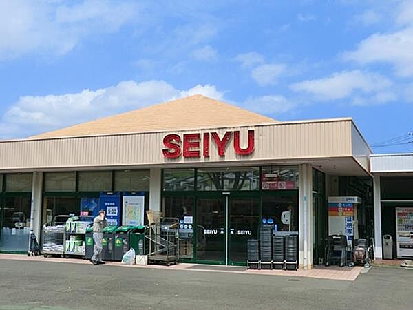 西友鷹取店　1600m　食卓を飾る新鮮な食料品が毎日揃います。家族の笑顔を思い浮かべながらお買い物も楽しいです。