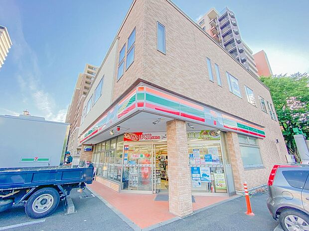 セブンイレブン横浜能見台東店 900m お手軽に食べれる食品や日用品雑貨などを扱う便利なコンビニ。
