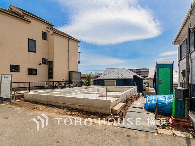 美しい街並みと穏やかな住環境でやすらぎの暮らしを叶えます。(2026年5月撮影)