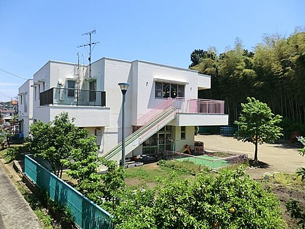 笹下南保育園　600m　ひとりひとりが自分の居場所を得、のびのびと生活していかれるように心配りして保育しています。