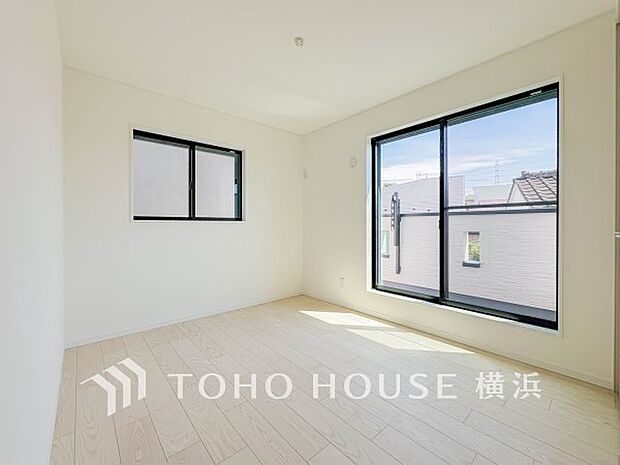 心地よい光と風があふれています。プライベートな自分時間を快適に過ごせるお部屋。