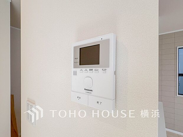 誰が来てもわかる様にモニター付きインターホンを設置。快適と安らぎを合わせた優しい設計。